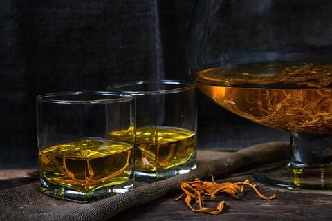 Cách ngâm rượu với đông trùng hạ thảo tươi, khô trong dân gian